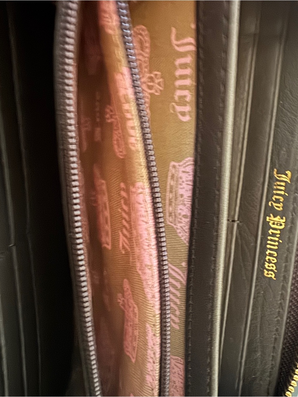 NWOT Juicy Couture Pink Velvet Crest Zip Wallet with Brown Trim - Picture 8 of 8